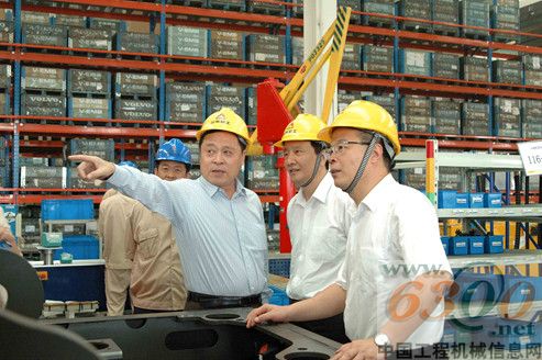 国家行政学院党委书记李建华一行调研临工