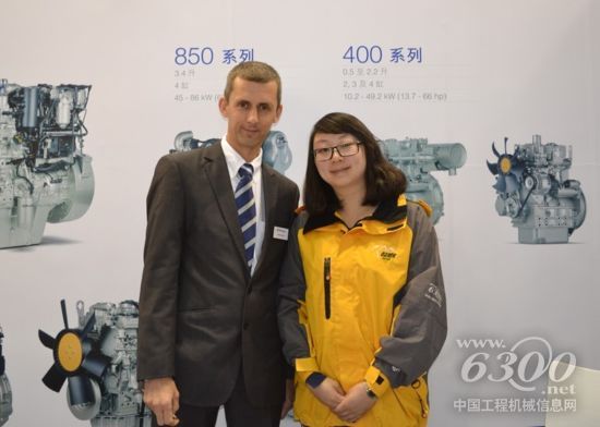 珀金斯发动机有限公司市场营销经理葛赛民先生与本网编辑合影