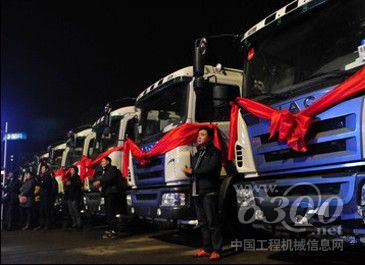 中联重科40台新型环卫设备在常德投入使用