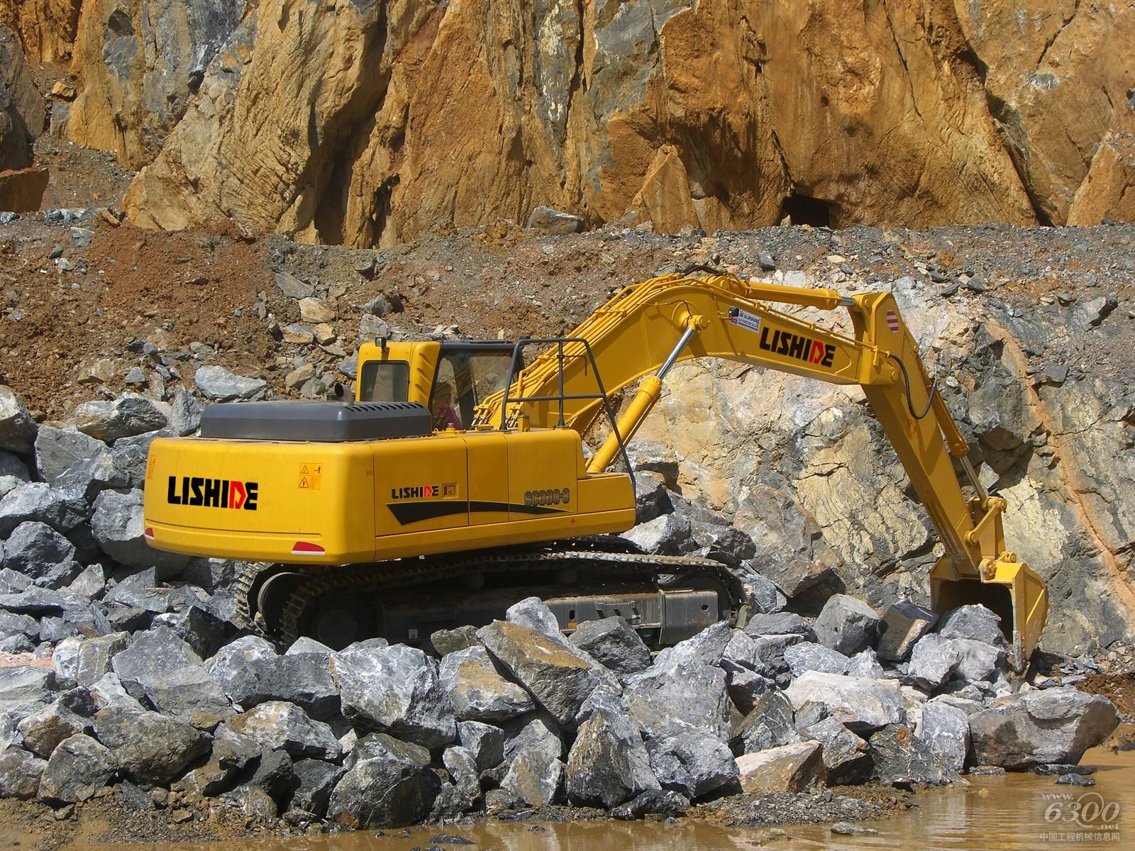 力士德挖掘机为四川雅砻江水电站建设贡献力量